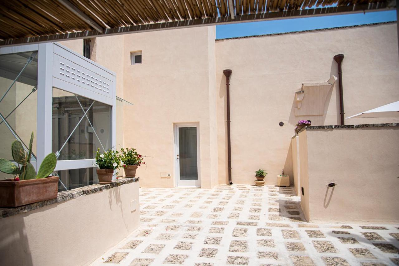Palazzo Garibaldi - Luxury Suites Galatina Buitenkant foto